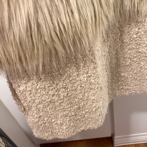 Sleeveless Cardigan with Faux Fur - Picture 11 of 15